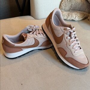 Nike Women's Sneakers in Tan and Brown